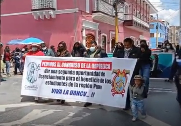 Pasó en el Perú: Alumnos de universidad no licenciada por Sunedu marchan por nueva oportunidad