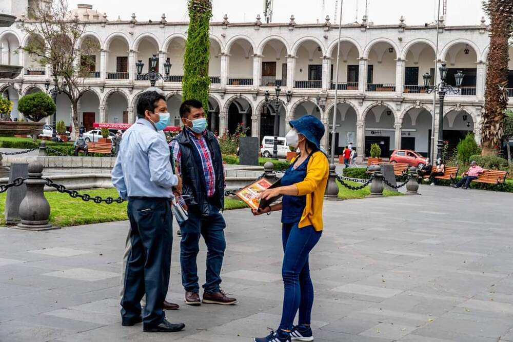 Arequipa: sancionan a locales de la Plaza de Armas por el uso de jaladores