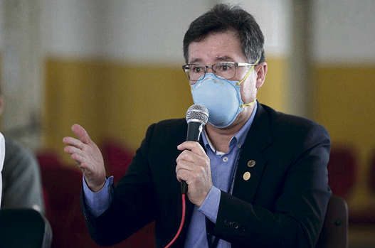 Decano del Colegio Médico de Arequipa: “Vamos a insistir en la salida del ministro de Salud”