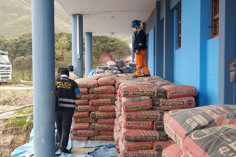 Arequipa: encuentran en vivienda 200 bolsas de cemento de obra del GRA