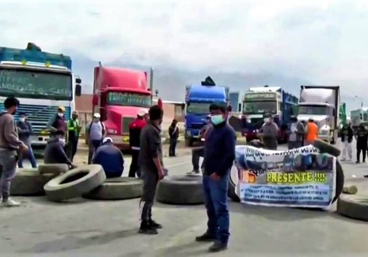 Arequipa: con bloqueos y marchas se desarrolló primer día del paro de transportistas