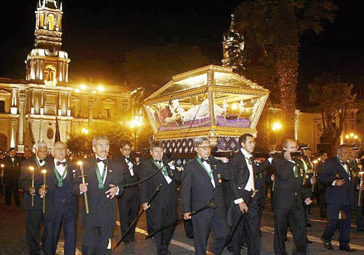 Procesiones de Semana Santa en Arequipa coordinan párrocos y rectores de templos