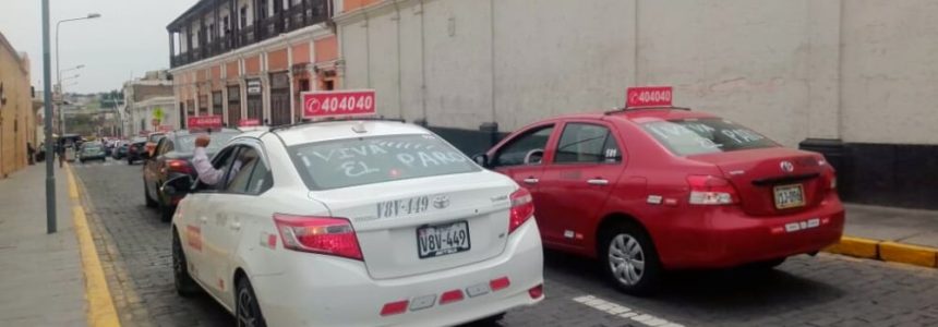 arequipa-marcha-rodante-taxis-referencial