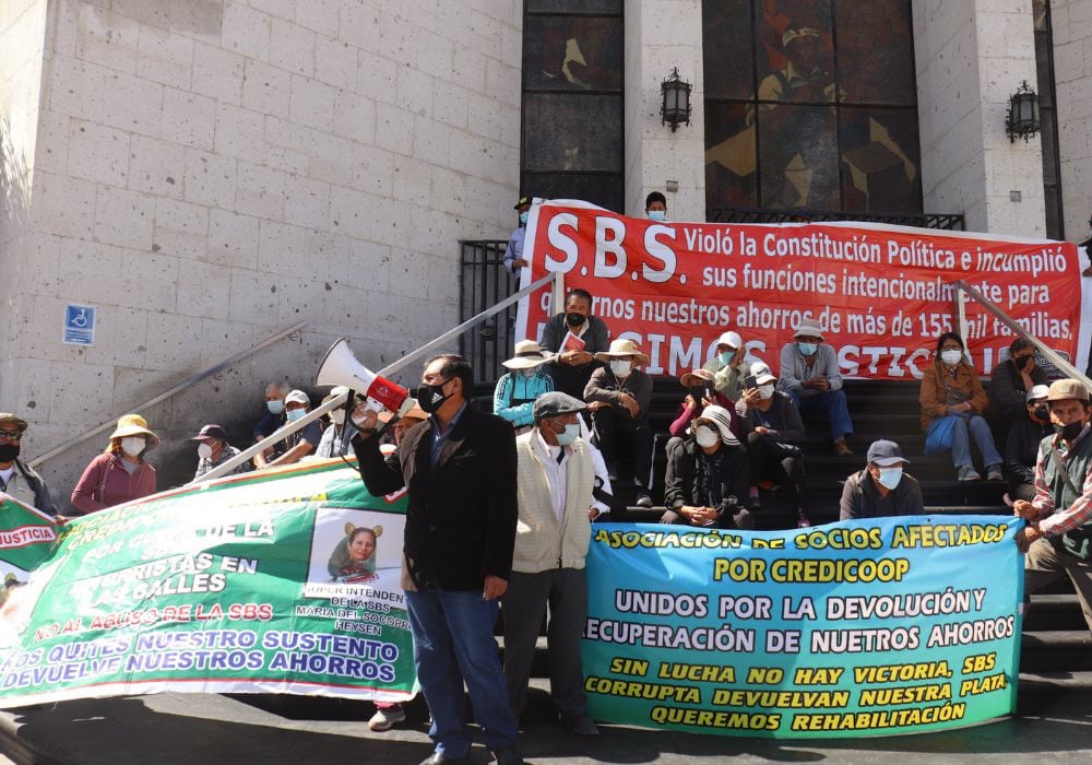 Arequipa: ahorristas de Credicoop insisten en recolección de firmas para reflotar cooperativa