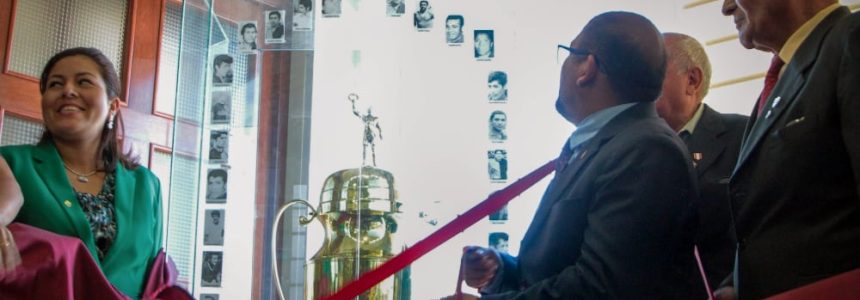 arequipa-fbc-melgar-trofeo-copa-peru-1971