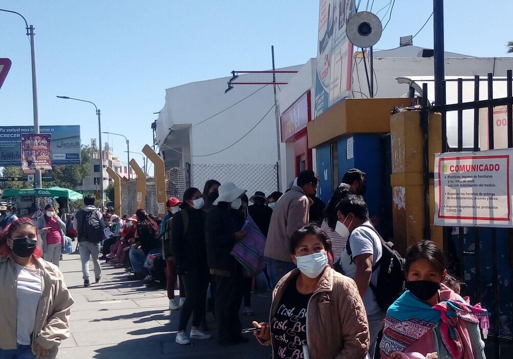 Arequipa: Defensoría interviene por largas colas en Honorio Delgado debido a huelga