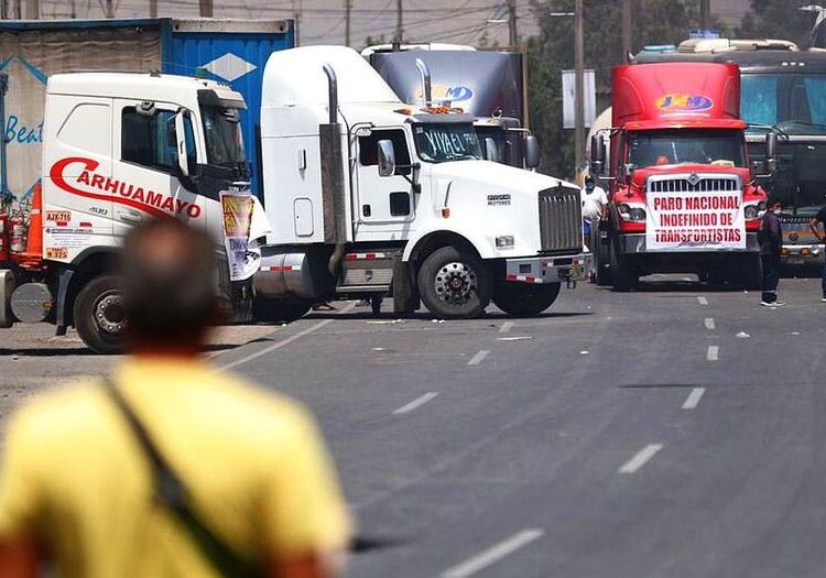 Paro en Arequipa: transportistas protestan sin bloquear vías mientras se enfrentan entre gremios