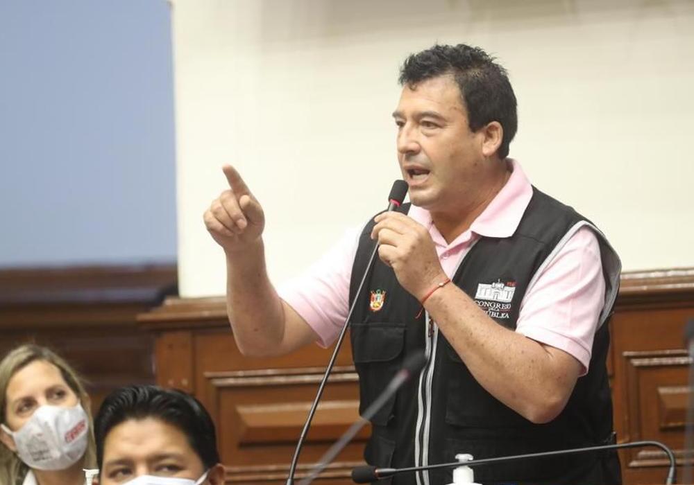 Edwin Martínez: La minería ilegal corrompe autoridades para poder trabajar (VIDEO)