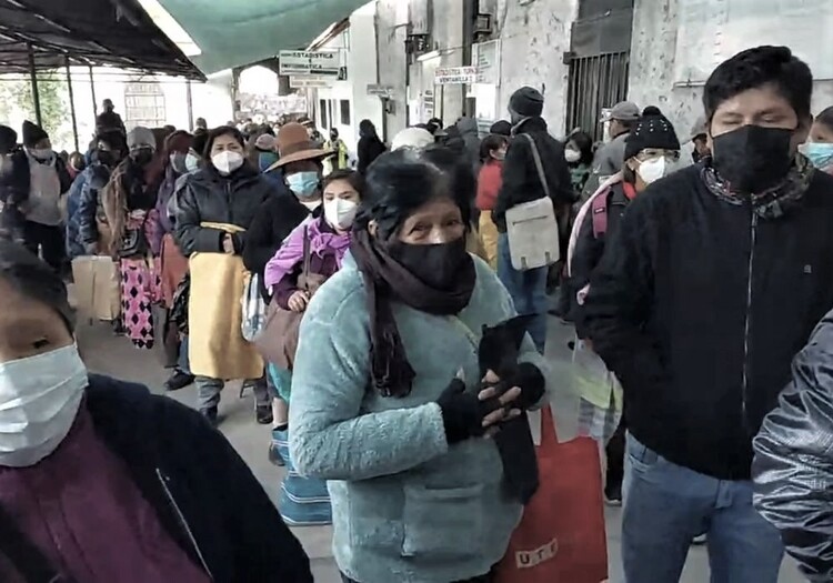 Arequipa: anuncian instalación de consultorios externos en Goyeneche ante largas colas