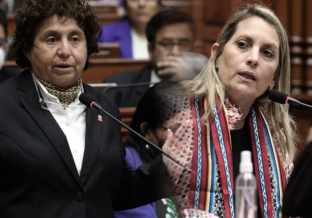 Pelea por la bicameralidad: Susel Paredes, Patricia Juárez y Maricarmen Alva protagonizan incidente