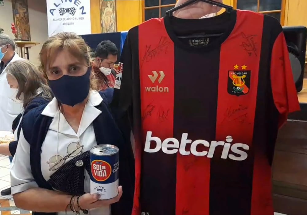 Arequipa: subastan camiseta firmada por jugadores del FBC Melgar para apoyar pacientes con cáncer
