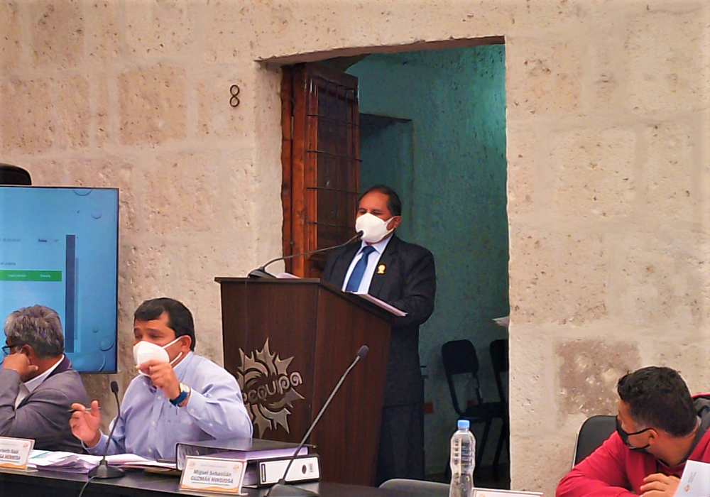 Arequipa: Consejo Regional da 5 días de plazo para retiro del gerente de Educación