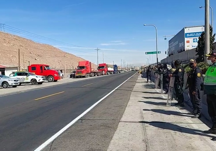 Arequipa: sin bloqueo de vías y a la espera de diálogo en segundo día de paro de transportistas