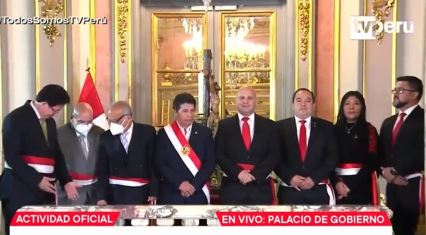 Presidente Pedro Castillo juramenta a su nuevo y quinto gabinete ministerial