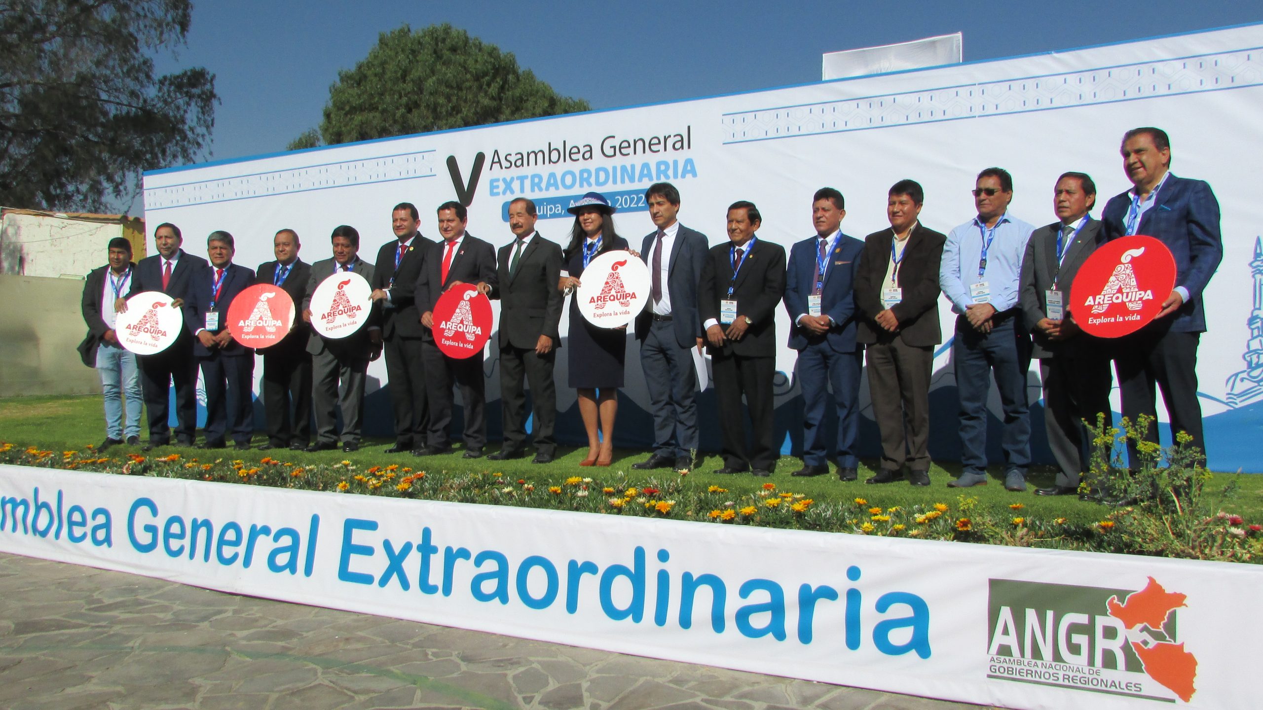 Gobernadores del Perú exigen consensos para evaluar adelanto de elecciones