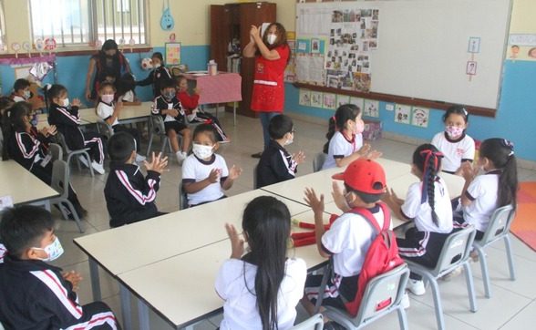 Ministro de Educación anuncia uso opcional de mascarilla en colegios, pero en Arequipa se oponen