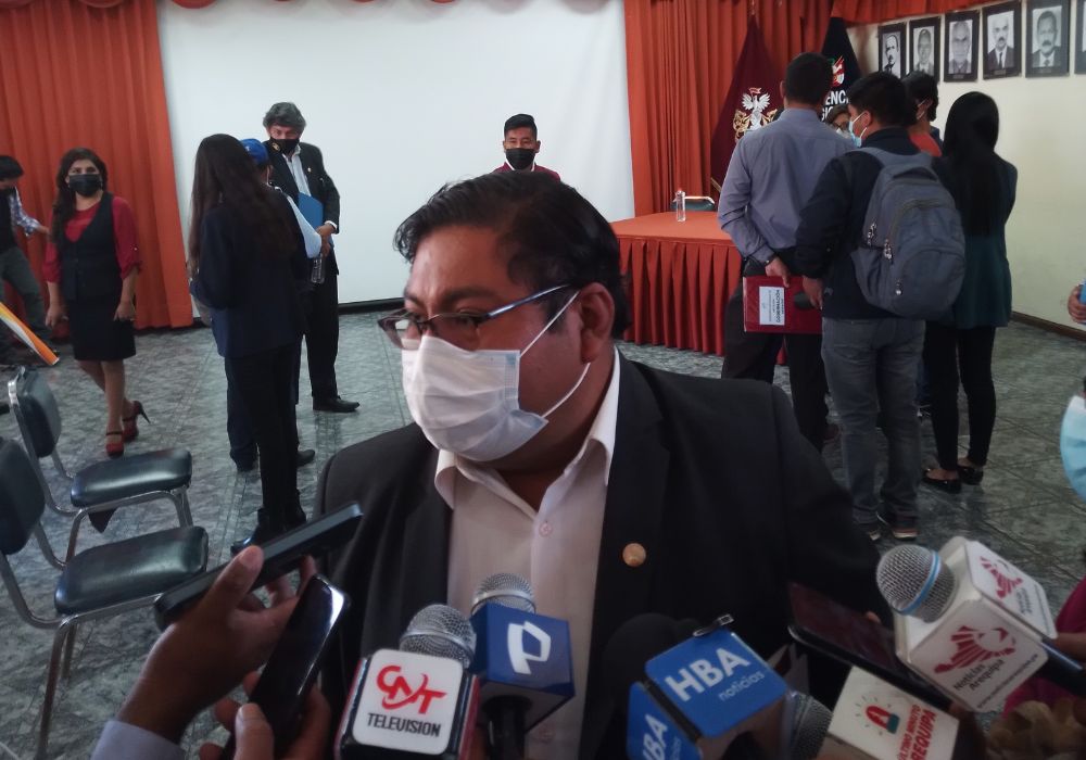 Arequipa: Christian Nova se defiende sobre bonos irregulares y espera respuesta del MEF
