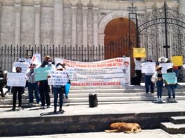 Arequipa: Padres de familia de la Universidad Católica Santa María protestan contra rector por afectar convenios de alumnos de medicina