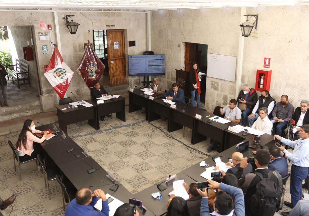 Arequipa: retrasos en interpelación del consejo regional a gerente de salud por bonificaciones irregulares