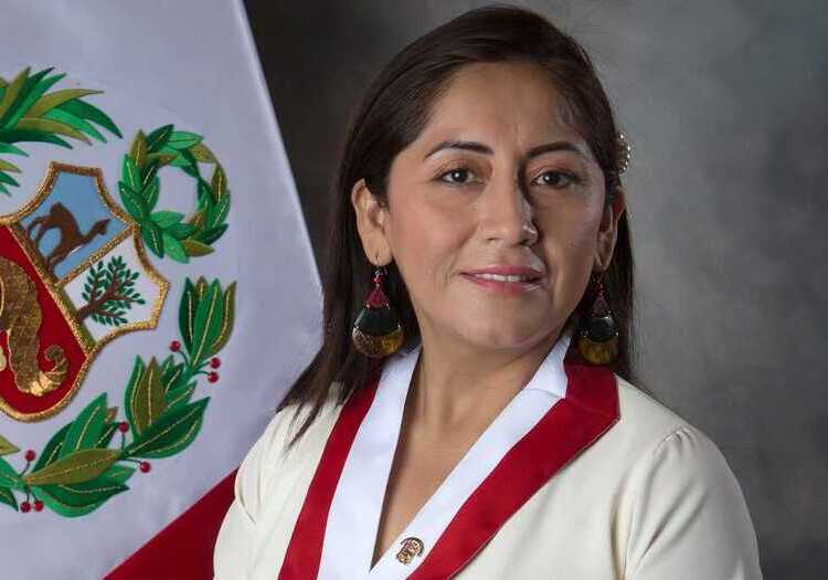Presidente Castillo juramentó a Kelly Portalatino Ávalos como nueva titular de Salud