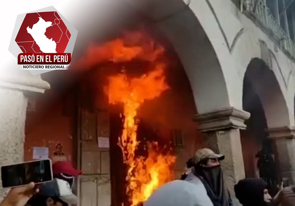 Queman puerta del rectorado de la Unsch de Ayacucho en segundo día de paro | Pasó en el Perú