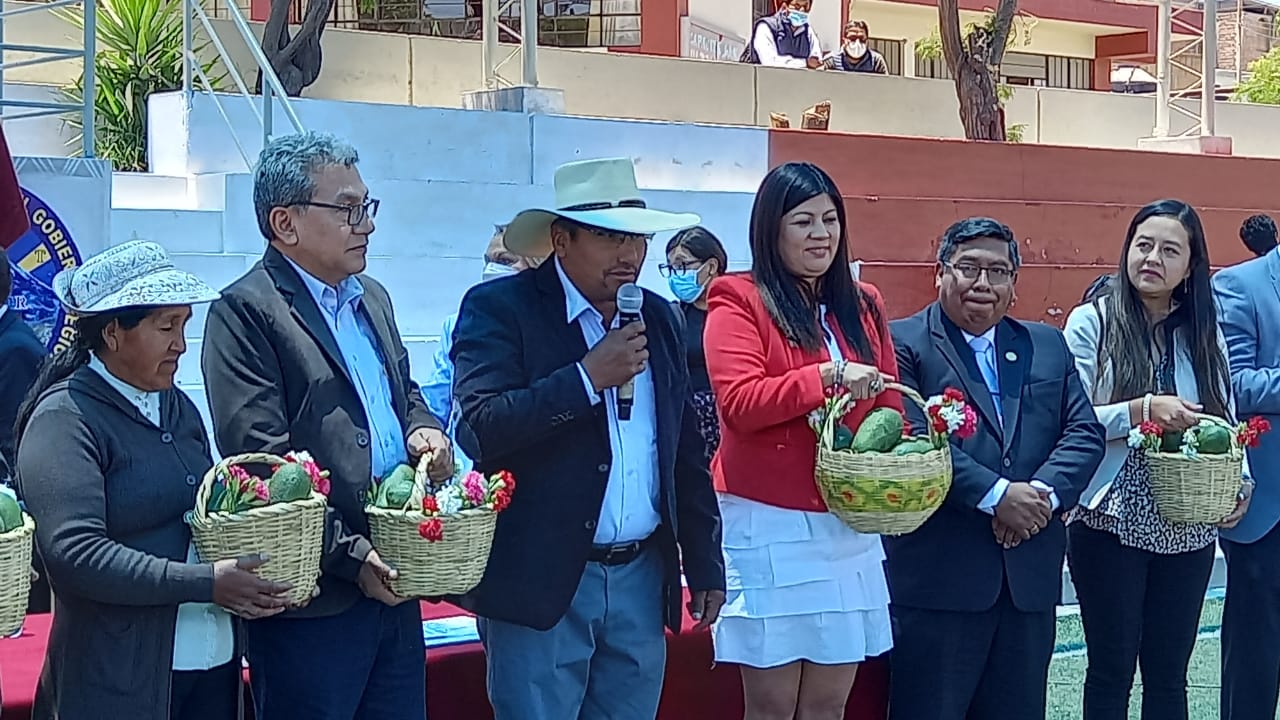 Arequipa: gobernadora entrega S/50 millones a municipios para obras antes de acabar periodo