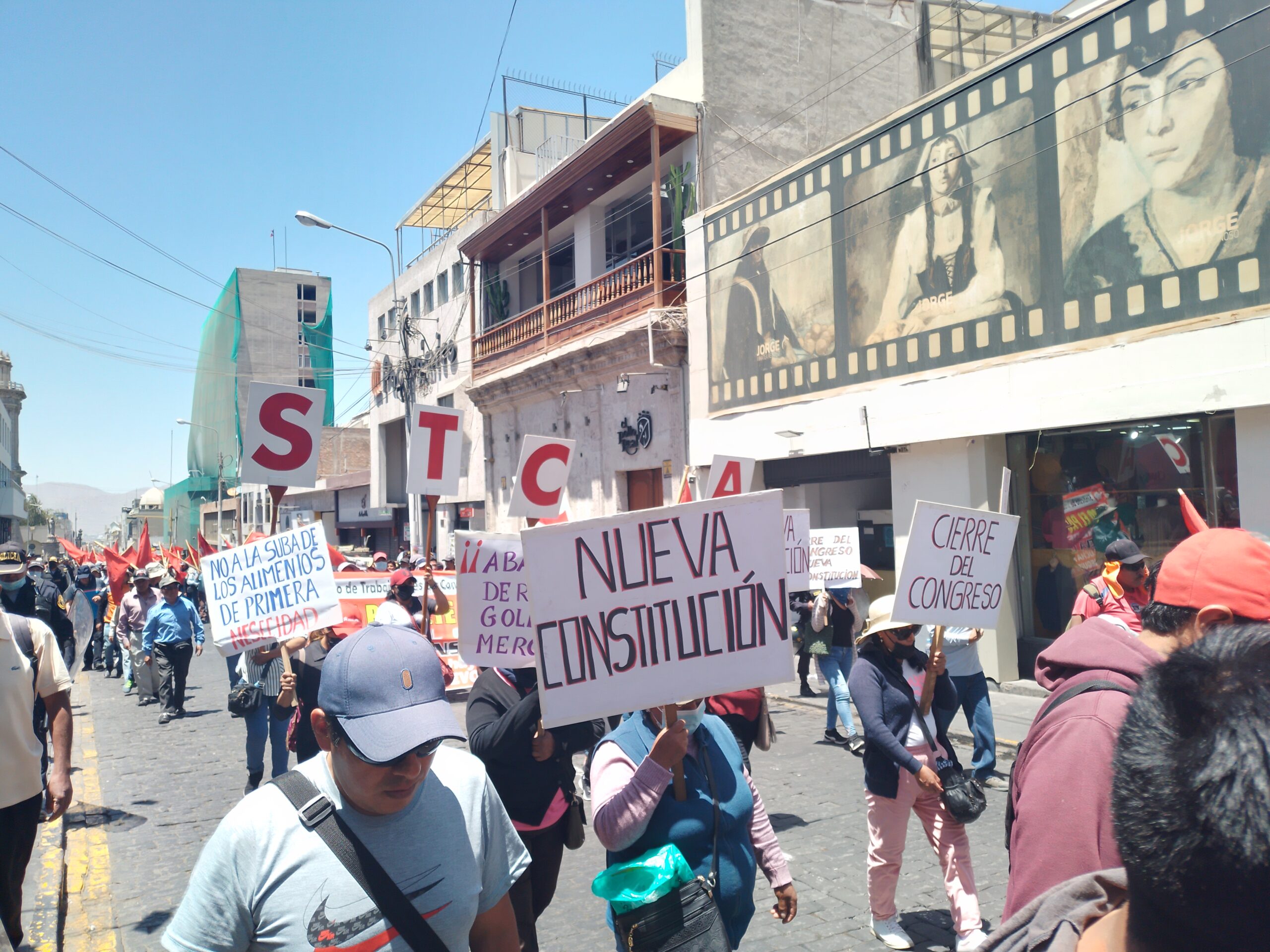 Arequipa: FDTA marcha exigiendo el cierre del Congreso por afectar gobernabilidad