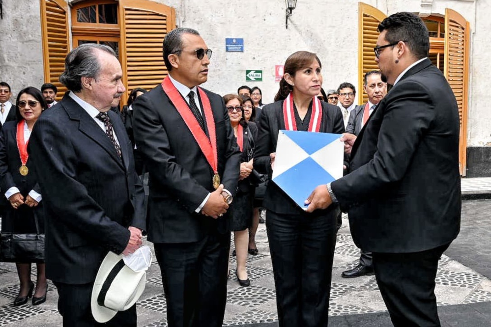 Fiscal de la Nación llegó a Arequipa para poner código azul e imagen de Cristo en sede fiscal