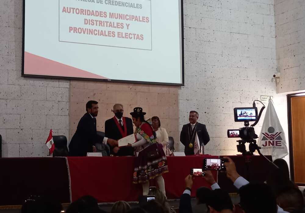 JEE entregó credenciales a los alcaldes y regidores electos de Arequipa e Islay 