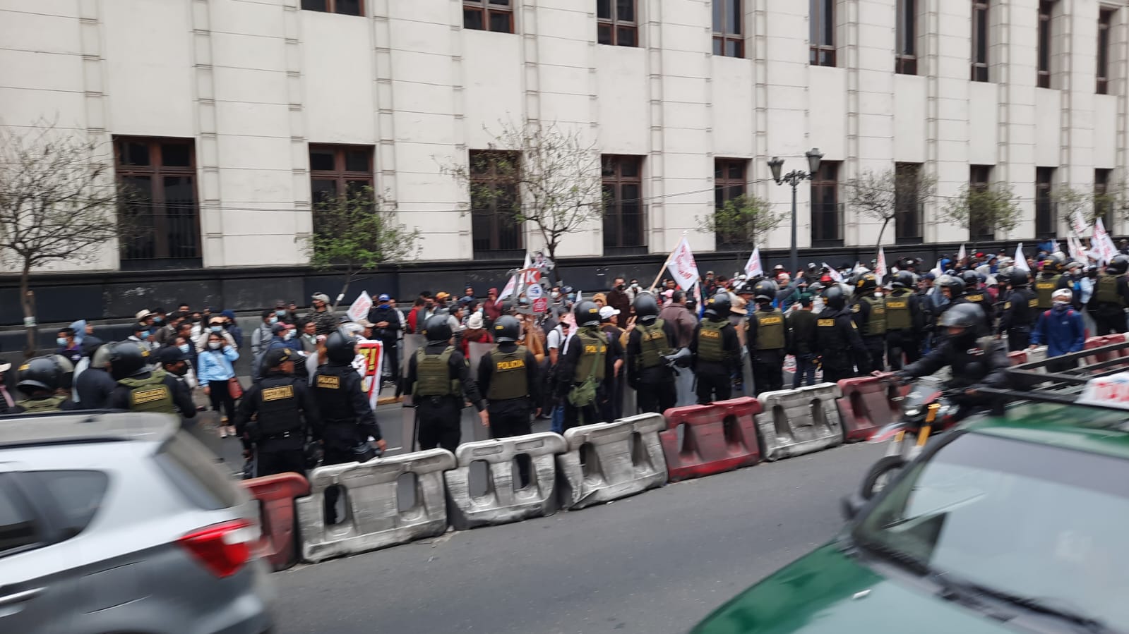 “La Toma de Lima”: Medidas de seguridad extremas alrededor del Congreso por marcha