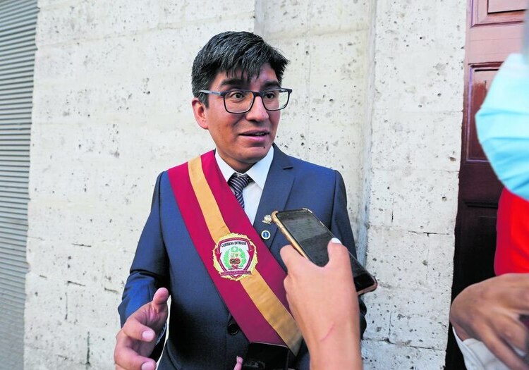 Arequipa: prefecto Yeremi Torres rechaza iniciativa para eliminar cargos de prefecto y subprefecto