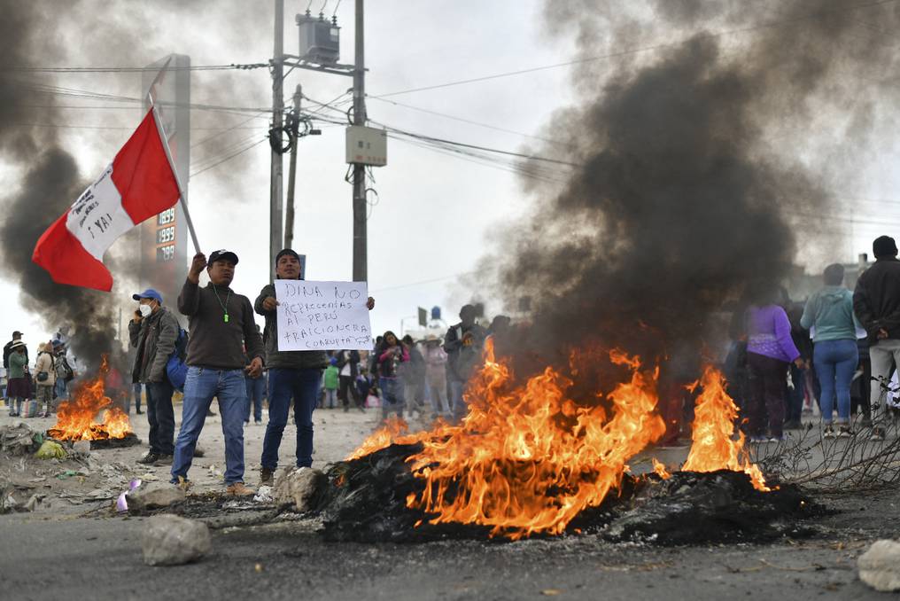 Protestas en regiones martes 13: nuevo fallecido en Apurímac y asaltos a sedes judiciales - El Búho