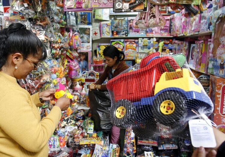 ¿Cómo evitar comprar juguetes en Navidad que generen riesgos?