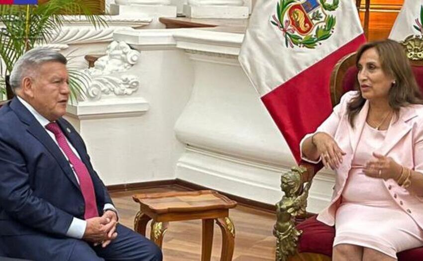 Acuña y presidenta Boluarte tuvieron misteriosa reunión el viernes