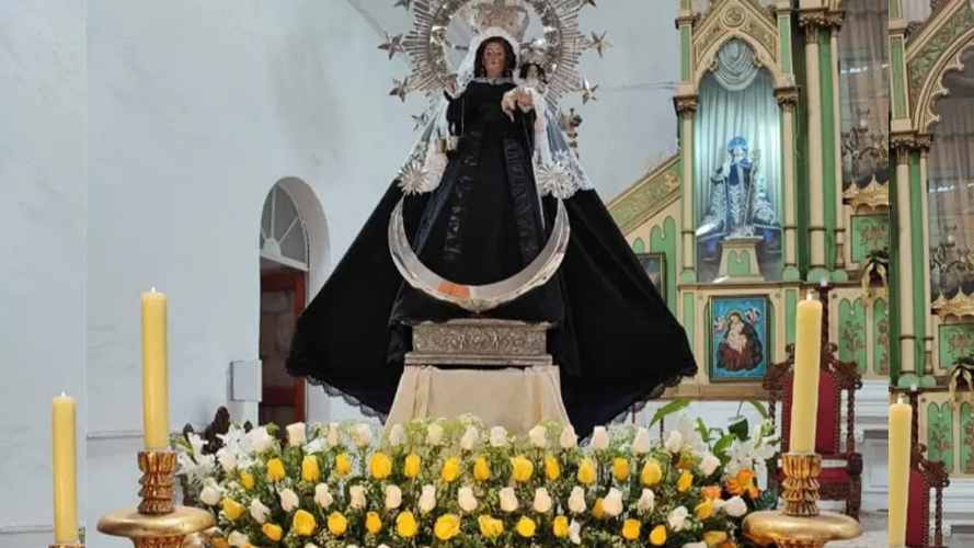 La Virgen de la Candelaria se viste de luto por las víctimas de la represión en protestas contra Dina Boluarte