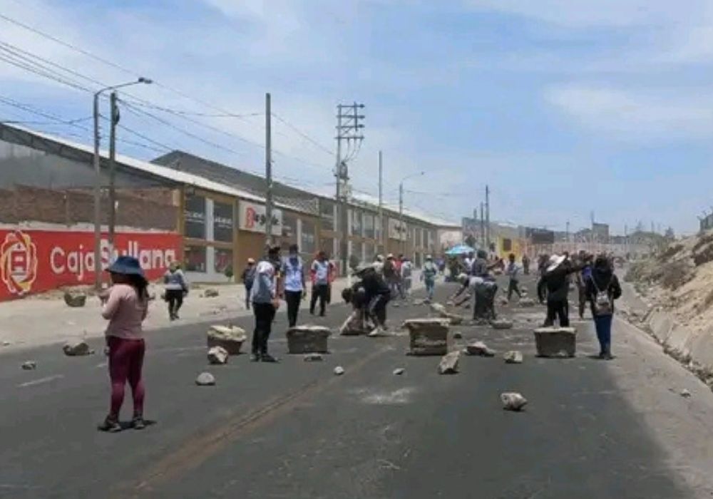 Arequipa: bloqueos en diferentes carreteras de la región se registraron este miércoles debido a protestas