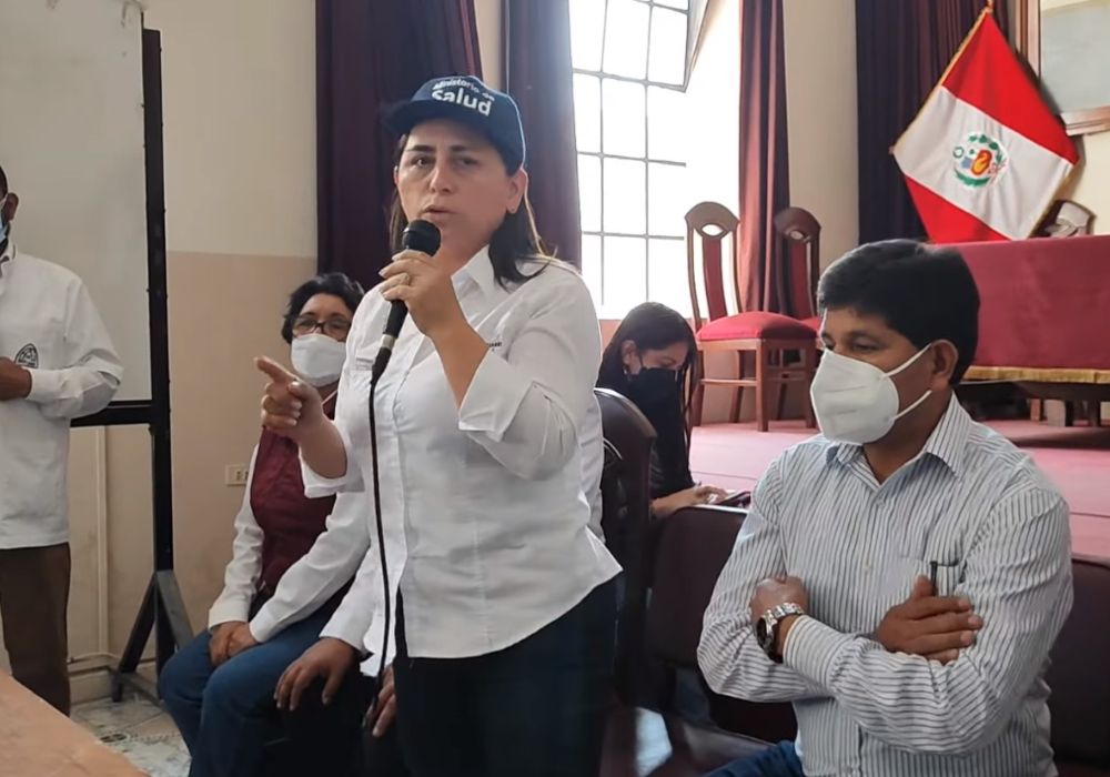 Arequipa: ministra de Salud en accidentada visita a la región anunció que no renunciará al cargo