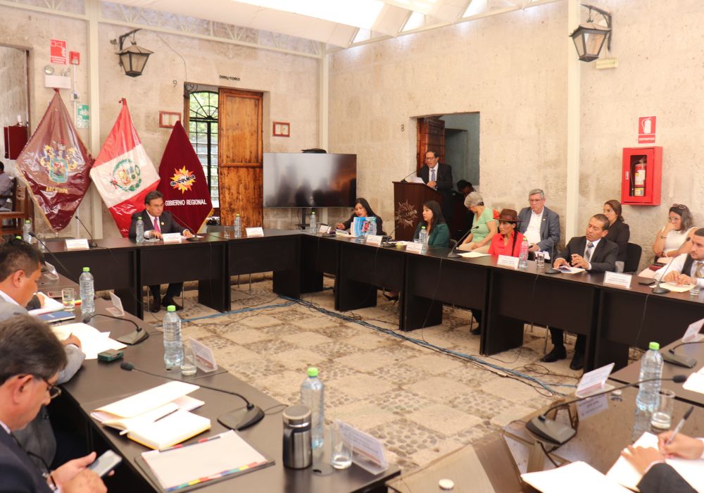 Arequipa: primera sesión del consejo regional conformó comisiones de trabajo y tuvo la presencia de Rohel Sánchez  