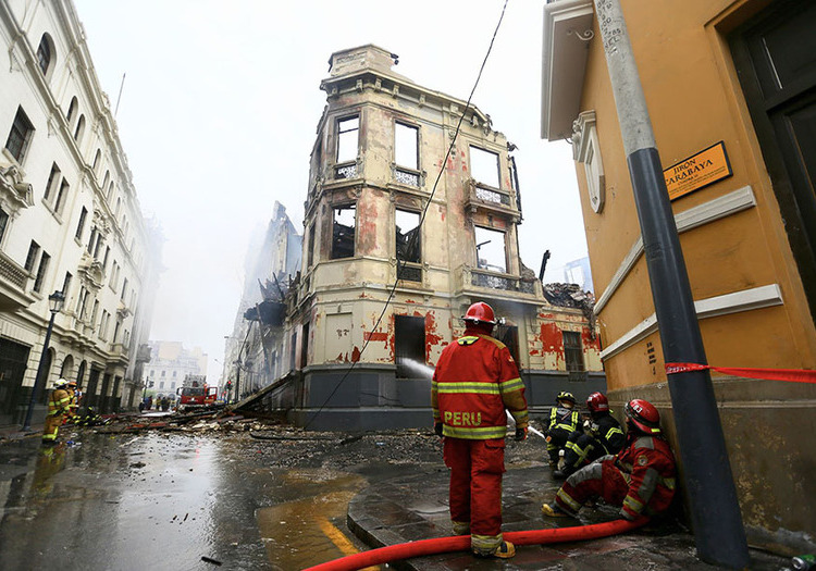 Demandarán al Estado Peruano y la Policía por incendio de casona en el centro de Lima