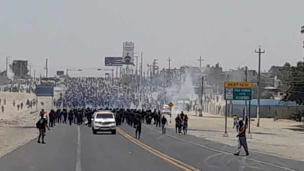 En Ica fuertes enfrentamientos deja civiles y policías heridos y en Lima inicia Marcha Nacional