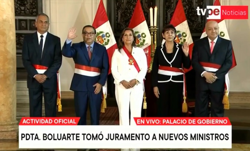 Dina Boluarte juramenta a tres nuevos ministros en el Gabinete Otárola