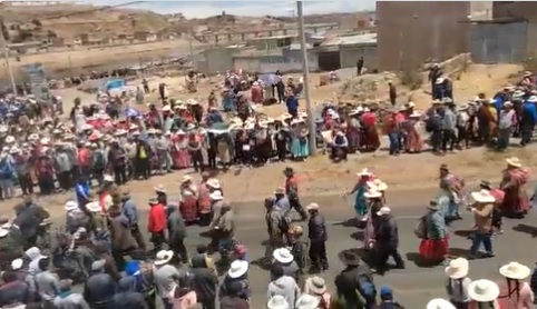 Paro nacional: Gran movilización de la denominada Nación Aymara en frontera con Bolivia