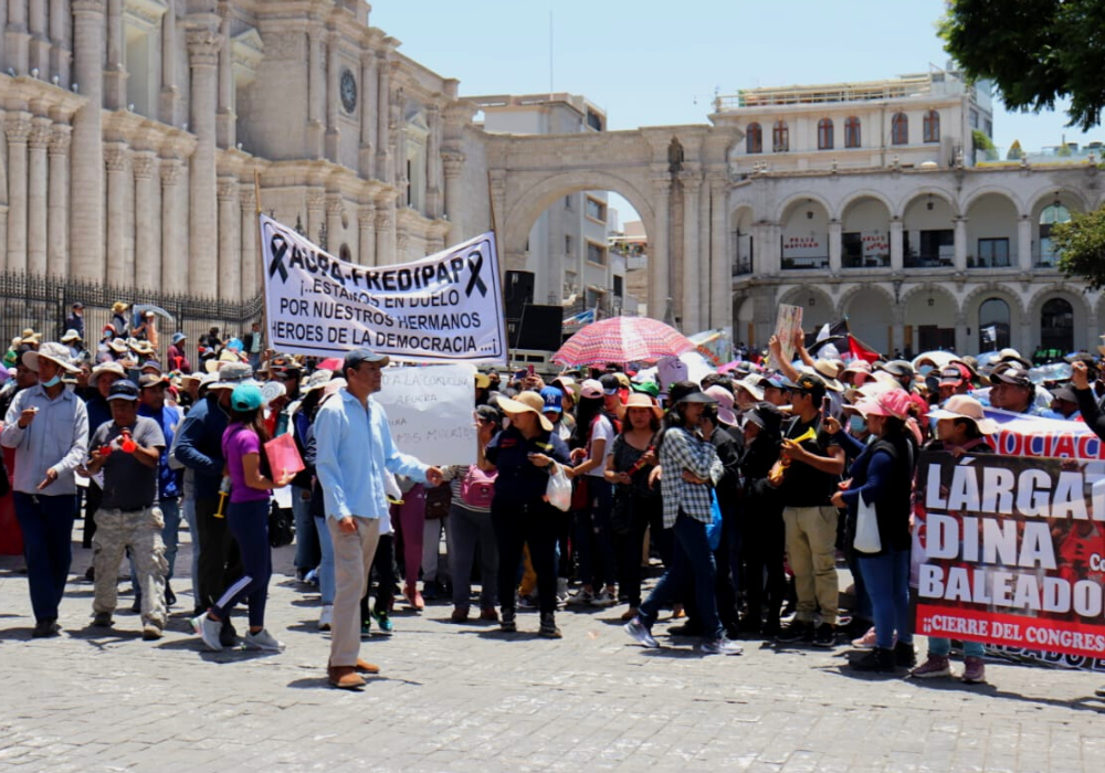 Arequipa: jornada de marchas rechazó la represión policial que produjo muertes en Juliaca