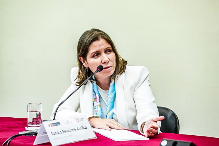 Renuncia Sandra Belaúnde al cargo de ministra de la Producción