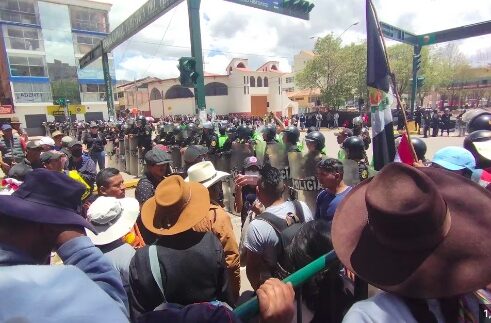 Cusco: un dirigente de comunidad fallecido y 34 heridos tras enfrentamientos entre manifestantes y policías