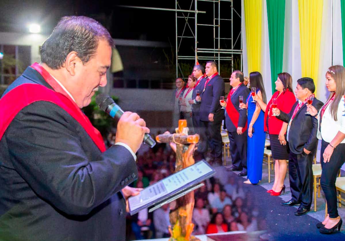 Gobernador de Ica y alcalde de Cusco juramentaron “por Dios y por la plata” (VIDEO)
