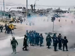 enfrentamientos policía manifestantes bombas lacrimógenas protestas en arequipa puente añashuayco