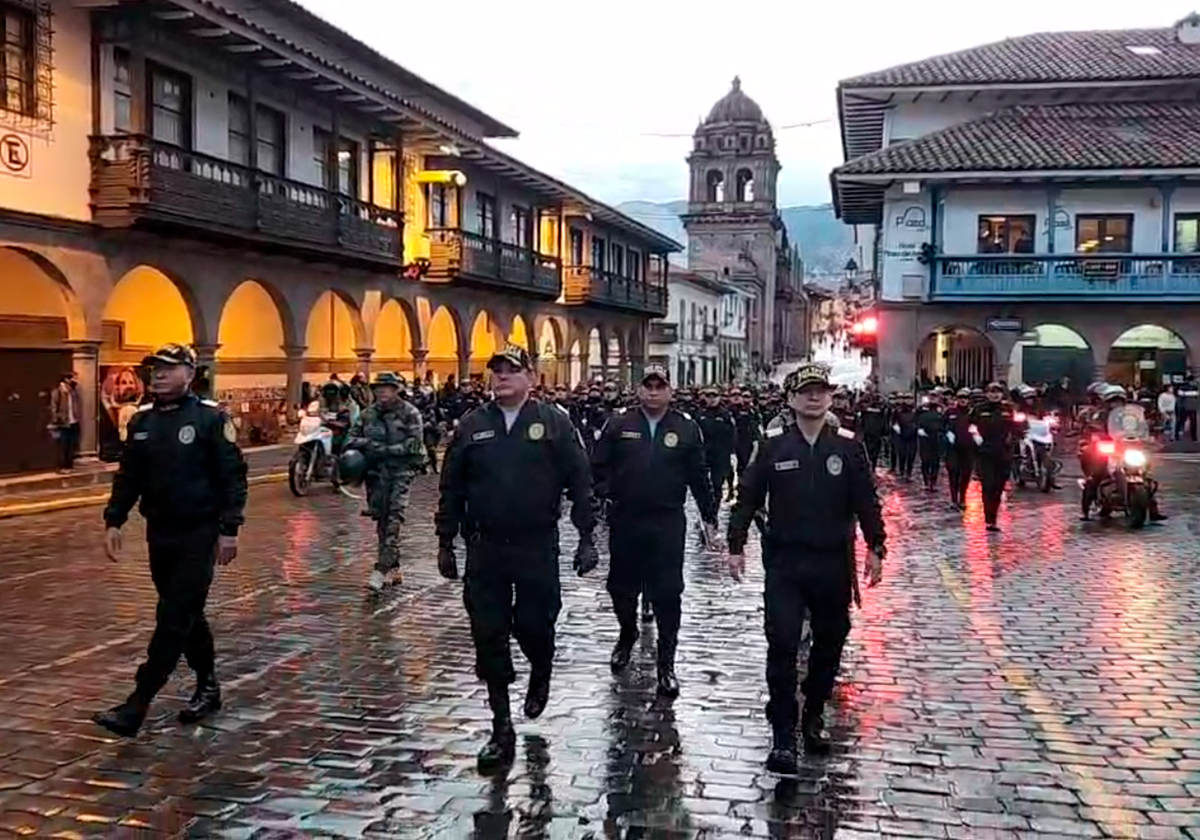policía desfila por la paz marcha cusco dina boluarte