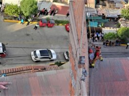 Mujer se lanza de techo, Arequipa