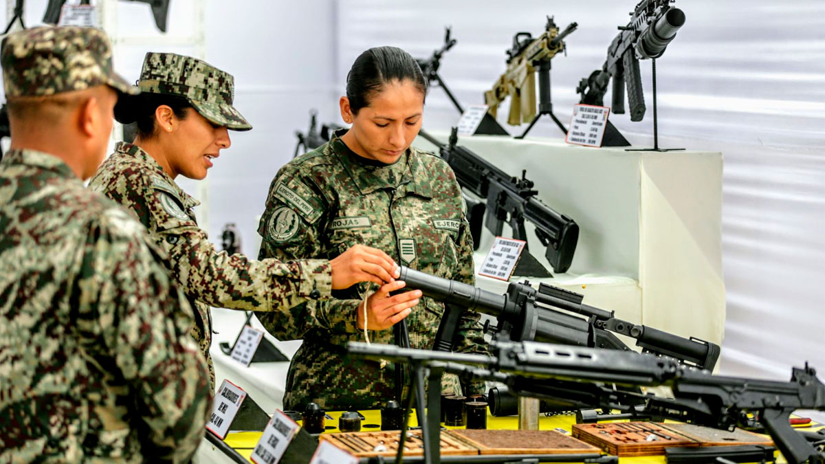 Gobierno admite decomiso de material militar peruano
